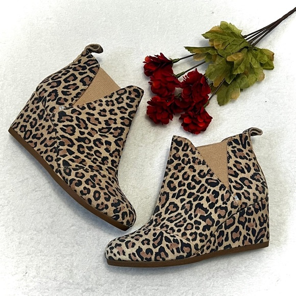 TOMS Leopard Kelsey Wedge Suede Ankle Booties - Size 7 - Picture 1 of 9